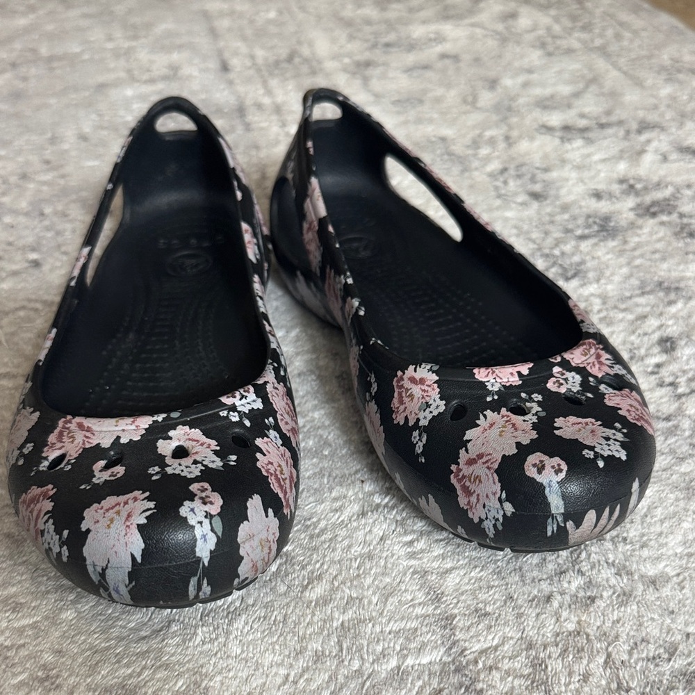CROCS Women's Black Ballet Flats with Pink Floral Print